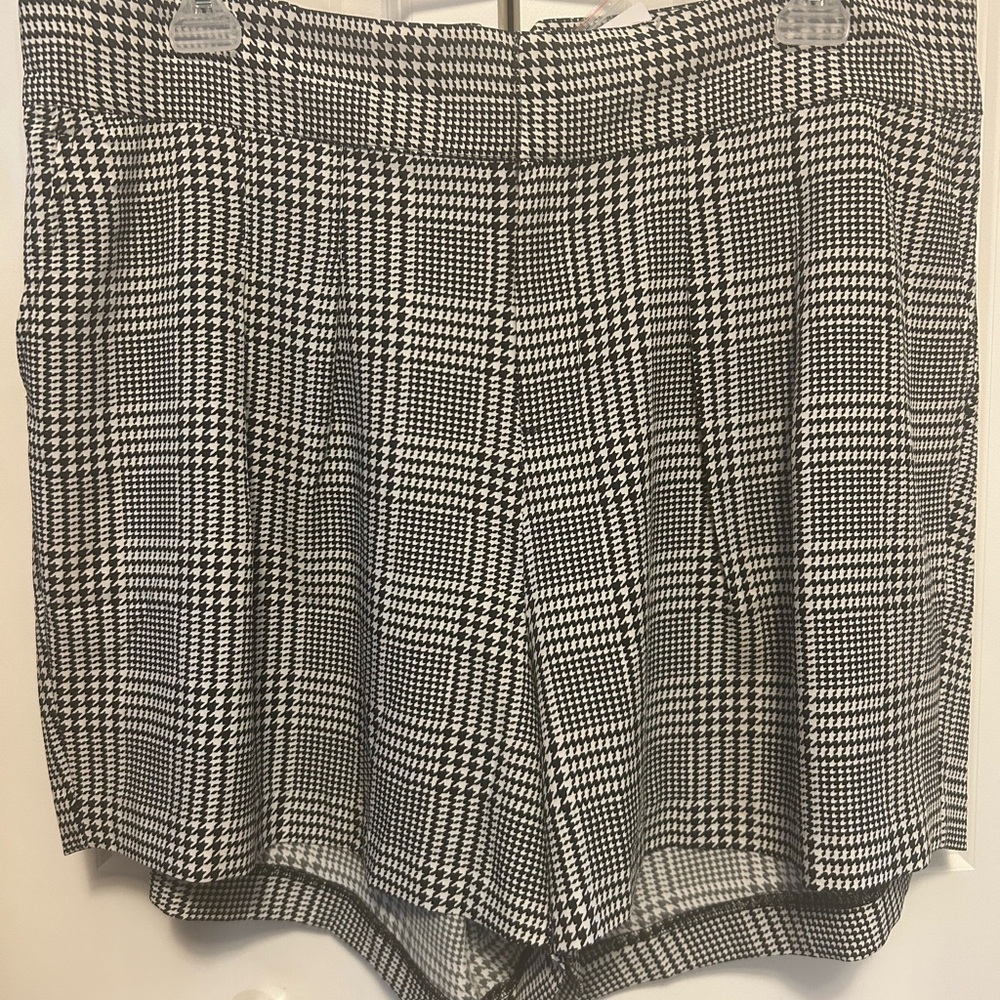 WIDE LEG STUDIO CREPE SHORT GLEN PLAID SIZE 18 w ADJUSTABLE WAIST